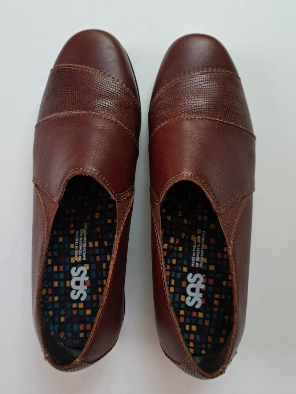 Women's wedged heeled shoes